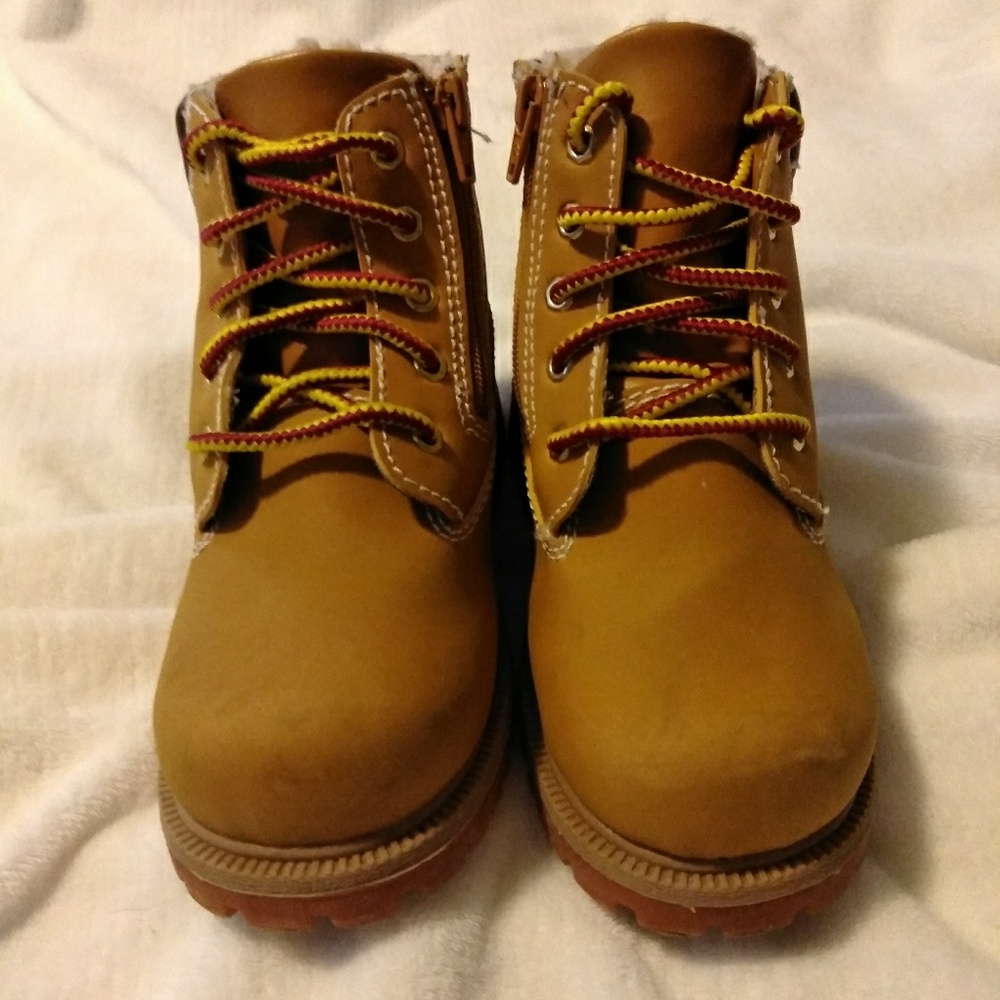 WATERPROOF Boots - Picture 2 of 6